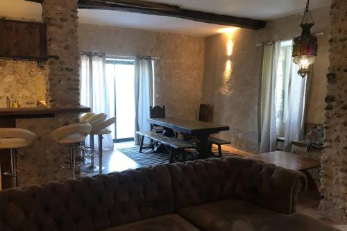 MAISON RESTAUREE 6 PERSONNES AU COEUR DU PERIGORD in Sourzac