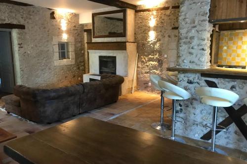 MAISON RESTAUREE 6 PERSONNES AU COEUR DU PERIGORD in Sourzac