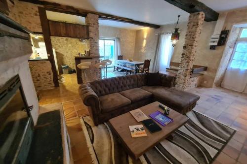 MAISON RESTAUREE 6 PERSONNES AU COEUR DU PERIGORD in Sourzac