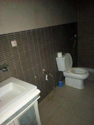 APPARTEMENT MEUBLE DE 4 CHAMBRES-SALON