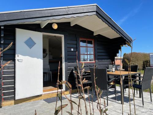 2 bedrooms, 4 beds