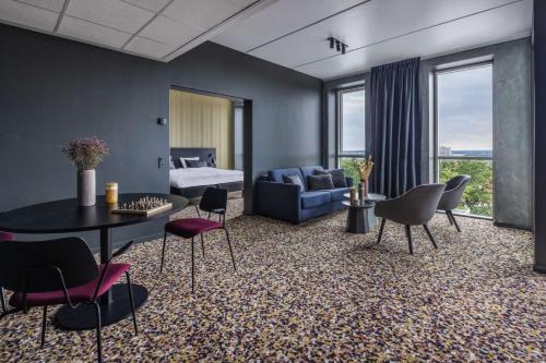 Peak 12 Hotel - image 13