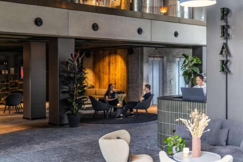 ล็อบบี้, Peak 12 in วิบวร์ก