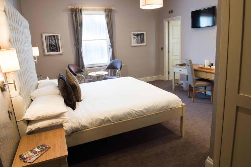 The County Hotel - image 11
