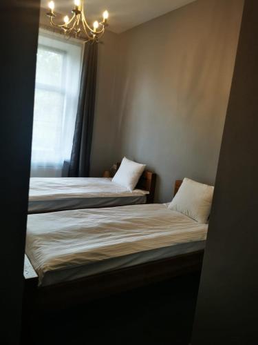 2 twin beds