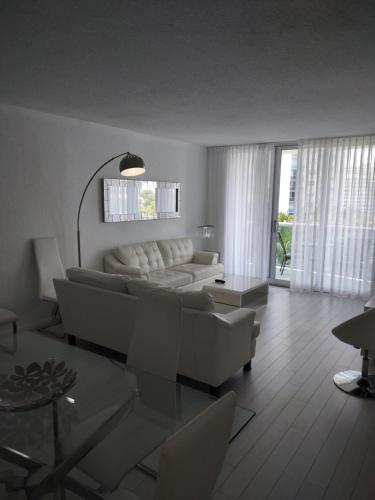 Tides Apt on Hollywood Beach in Hollywood, USA