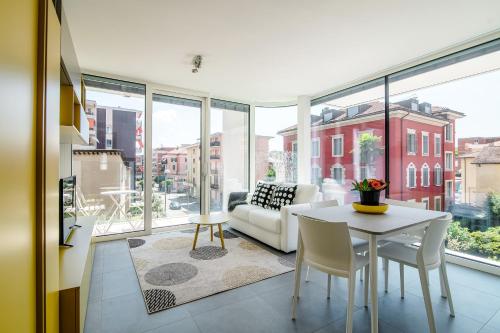  Flat Iron Apartments by Quokka 360 - Stylish Urban Stay 5 Minutes from Lugano Centre in Viganello