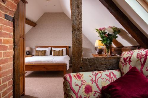 Broom Hall Inn - Accommodation - Stratford-upon-Avon