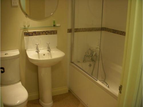 Broom Hall Inn - image 12