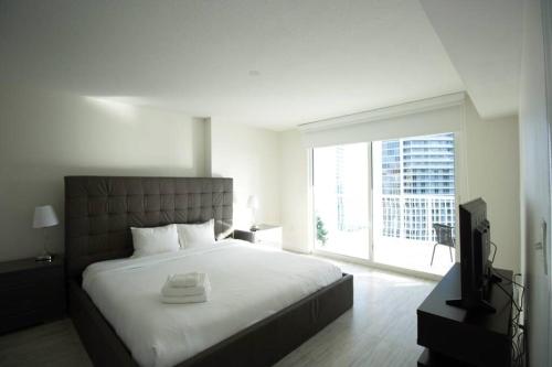 Beautiful Views Condo in the Heart of Brickell
