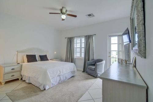 Beautiful 3BR Family-Friendly Home with Pool at Sandyport!