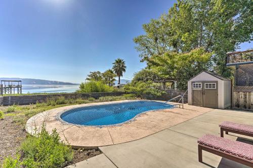 Waterfront Cottage with Private Pool and Lake View!