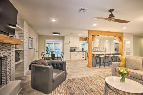 Sunny and Chic Retreat with Spacious Yard and Patio! in Bentonville, USA