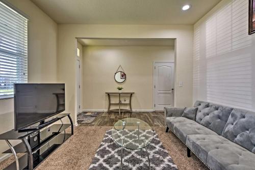 Jax Home with Yard 10 Mi to Adventure Landing! - image 3