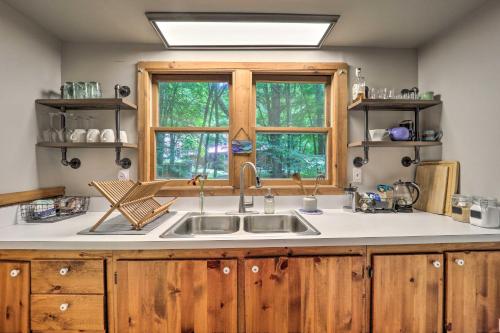 Vilas Creekside Treetop Cabin with Views! - image 11