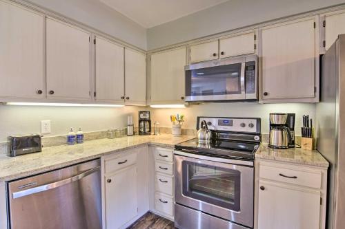 Family-Friendly Branson Condo with Lake Access! - image 9