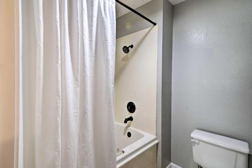 Family-Friendly Branson Condo with Lake Access!