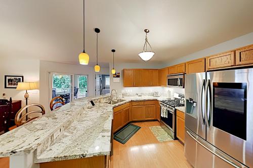 Remodelled Hideaway - Ocean Views - Walk to Dining home - main image