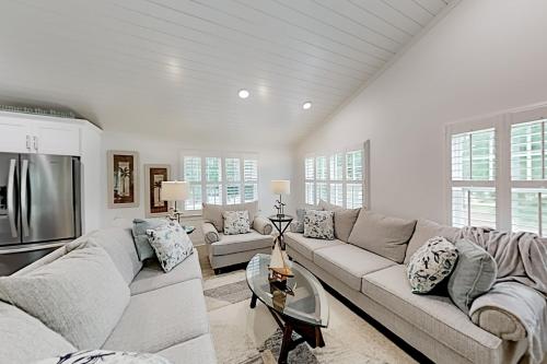 Ocean Isle Retreat - Porch & Office - Near Beach home - image 3