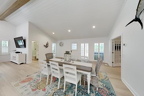 Ocean Isle Retreat - Porch & Office - Near Beach home - image 4
