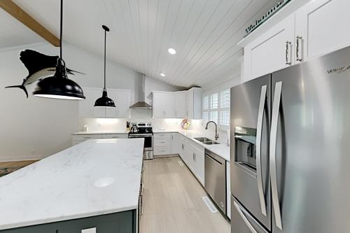 Ocean Isle Hidden Retreat - Home Office & Backyard home - image 10