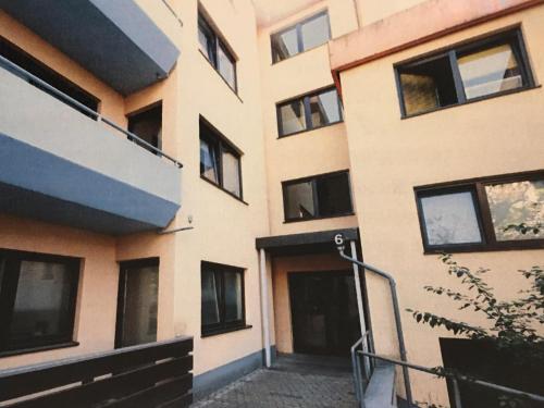 Zwei Zimmer Appartment mit Balkon und Stellplatz voll mobliert 4.8km von Waldrach entfernt