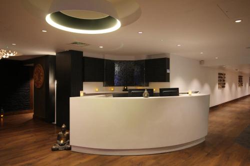 311303304 Holiday Inn London Kensington High St., an IHG Hotel