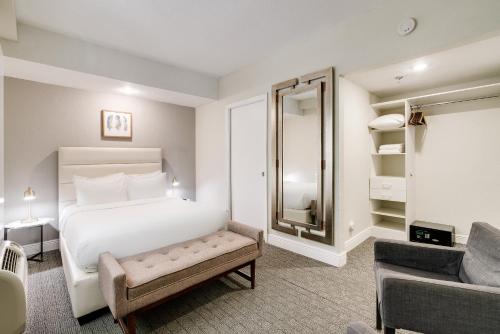 Crest Hotel Suites Room Type - Accessible One Bedroom Suite