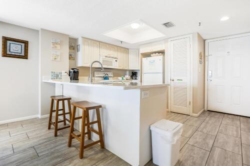 401 Beach Place Condos - image 5