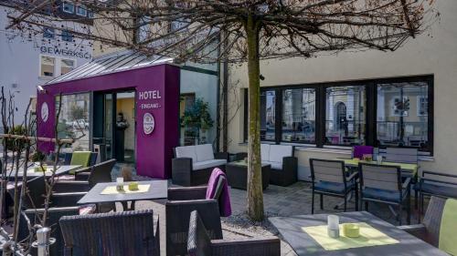 ระเบียง/ชานเรือน, Hotel Restaurant Weihenstephaner Stuben in ลันด์สฮุท