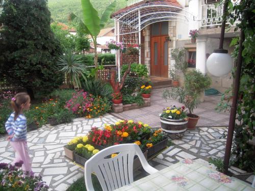 Létesítmények, Lile Pestani Accommodation in Peshtani