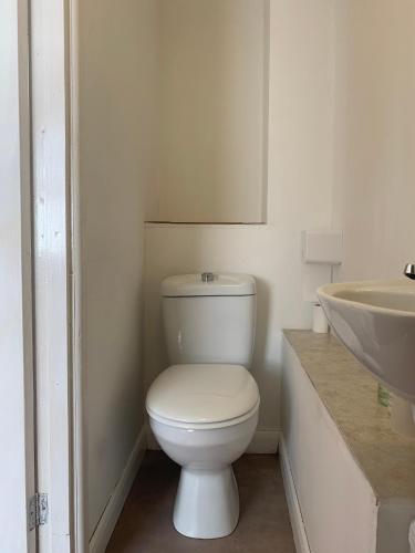 St Anne's Road Guest House - image 12