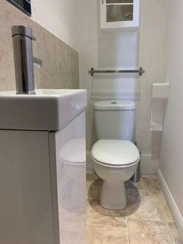 St Anne's Road Guest House - main image