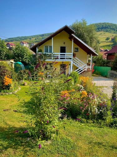 Family Flower House