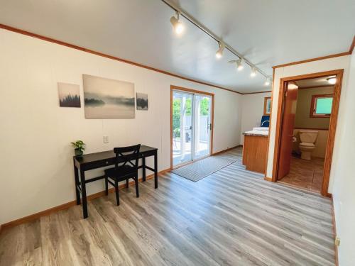 設施, 3 Bedroom home outside of Berlin, Patio with Hot Tub! in 坎頓市中心