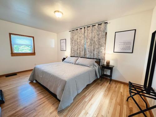 3 Bedroom home outside of Berlin, Patio with Hot Tub! in Millersburg, USA