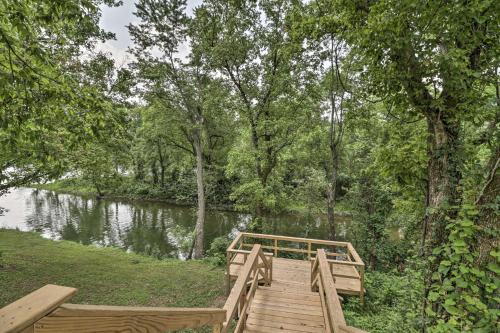 Mountain Home Cottage with Deck-Steps to White River - image 6