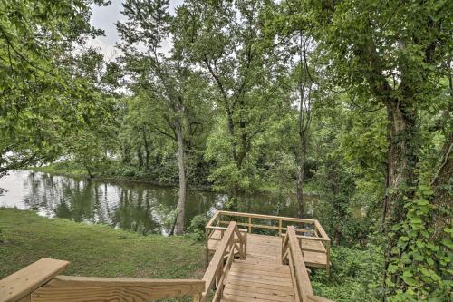 Mountain Home Cottage with Deck on White River!