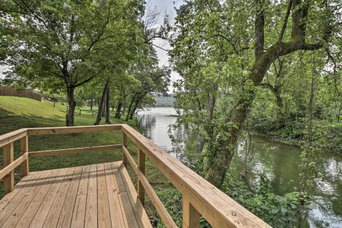 Mountain Home Cottage with Deck on White River!