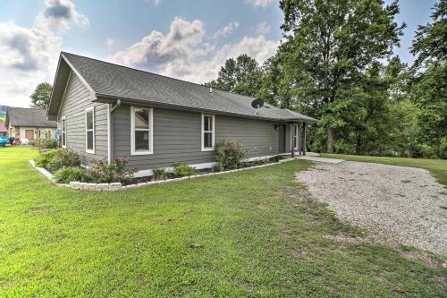 Mountain Home Cottage with Deck on White River!