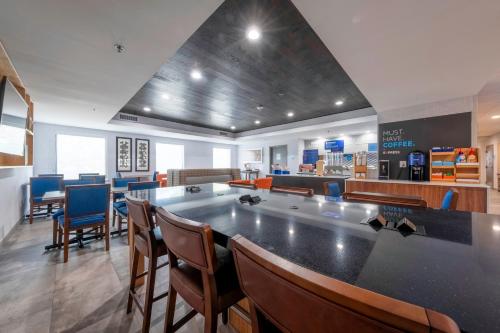 ห้องอาหาร, Holiday Inn Express Hotel & Suites Petersburg/Dinwiddie By IHG in ปีเตอร์เบิร์ก (VA)