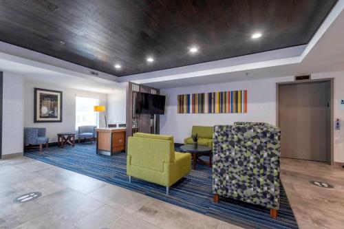 ทัศนียภาพภายนอกโรงแรม, Holiday Inn Express Hotel & Suites Petersburg/Dinwiddie By IHG in ปีเตอร์เบิร์ก (VA)