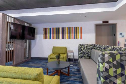 Holiday Inn Express Hotel & Suites Petersburg/Dinwiddie