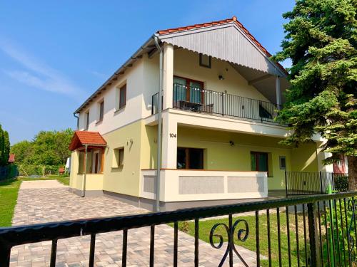 Pine&Chill Apartments, Balatonalmádi