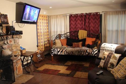 Safari lodge Cabin in Big Bear Lake, USA