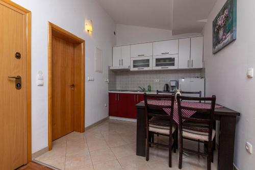Apartments Tokic - image 2