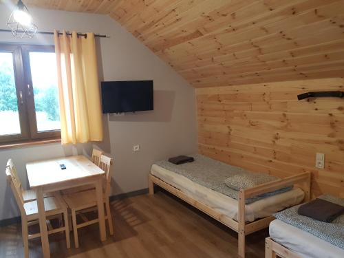 1 double bed, 2 twin beds