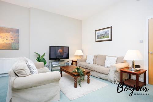 Spacious 2BR-2BA, Charlotte Square - Free Parking by Bonjour Residences Edinburgh