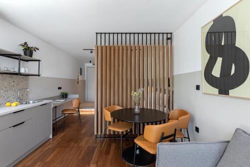 The Athenians Art Apartments, Ateny