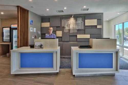 Holiday Inn Express & Suites - Roswell, an IHG Hotel